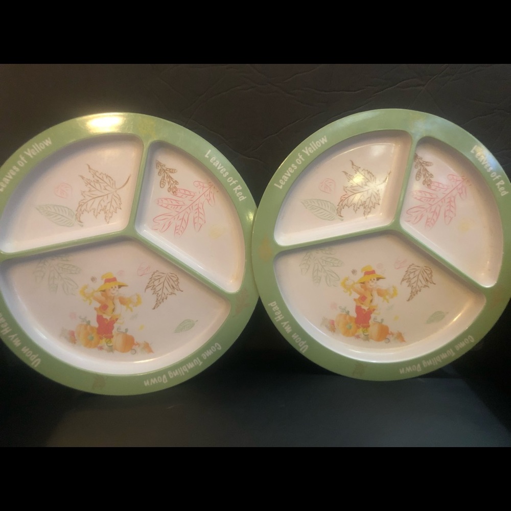 Vintage melamine divided children’s plates. Fall themed. Good condition